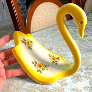 Vintage Swan yellow floral cerámica  toallas holder